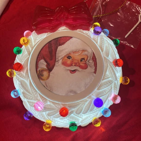 Christmas ornament; record a message. Lights up - Picture 5 of 5